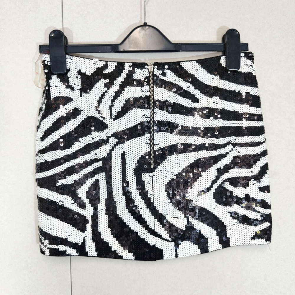 Lipsy Sequin Black White Zebra Floral Print Mini Skirt Size UK 8 - Picture 2 of 8